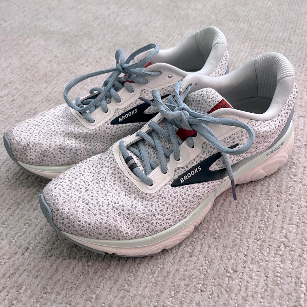 Womens Brooks Trace running shoes size 9